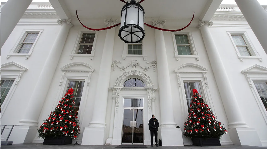 A Look at the Obamas’ Last Christmas at the White House